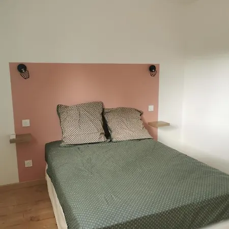 Casa de Férias Maison Mitoyenne Au Coeur Du Pays Basque Saint-Esteben